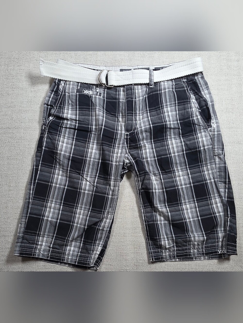 BKE Lodge Men's Plaid Shorts Belted Size 32 Black Grey White Standard Fit